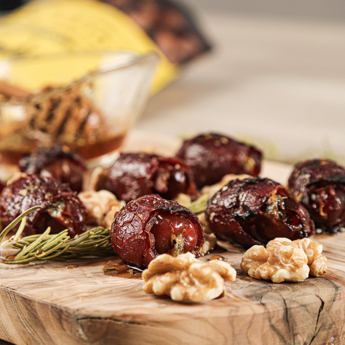 Dattes enveloppées de bacon farci au fromage de chèvre
