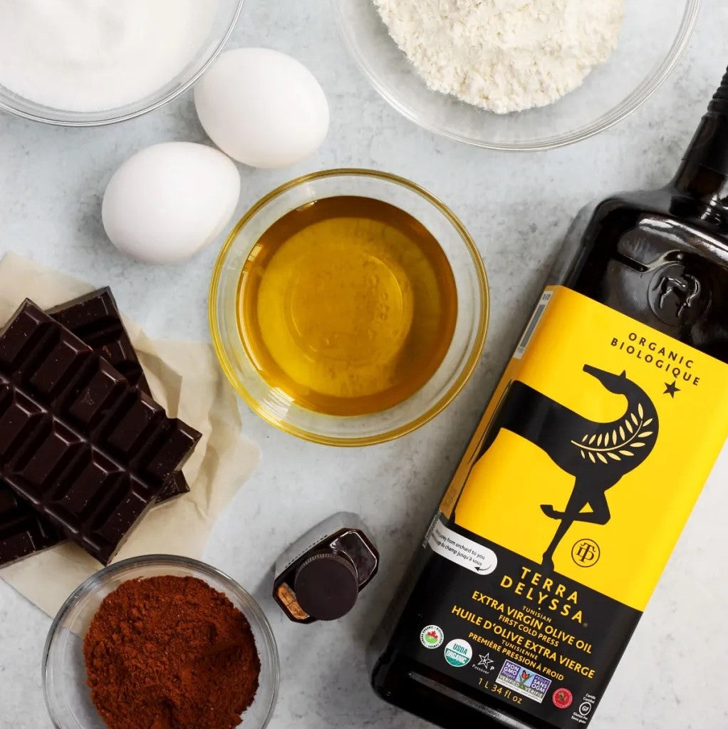 Brownies à l'huile d'olive avec glaçage au fudge aux dattes