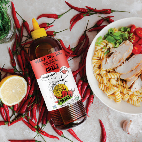 
                  
                    Bella Del Sol chili-infused sunflower oil with grilled chicken pasta and red chilies – organic expeller pressed cooking oil – huile de tournesol au piment avec pâtes au poulet
                  
                